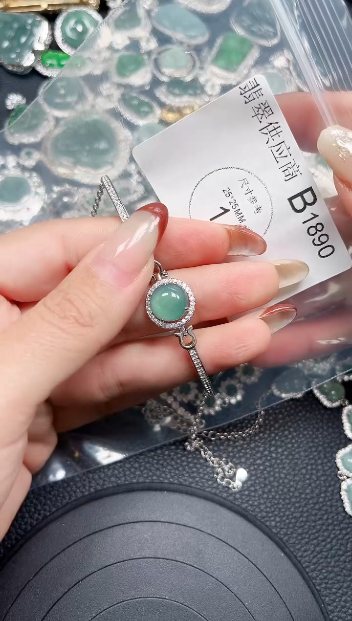 【闪购商品】翡翠颈饰未镶嵌 赠皮绳1890