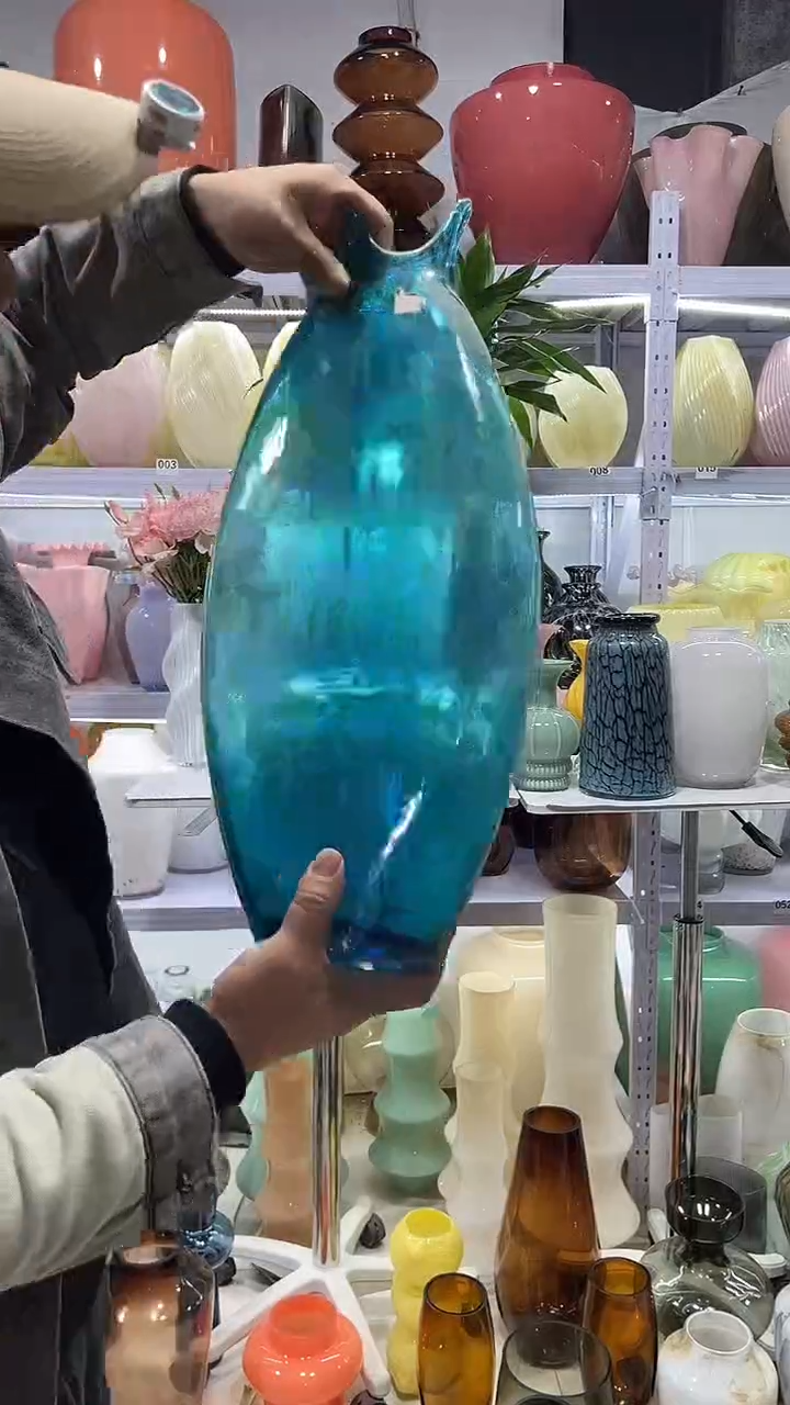 天蓝色花瓶.......