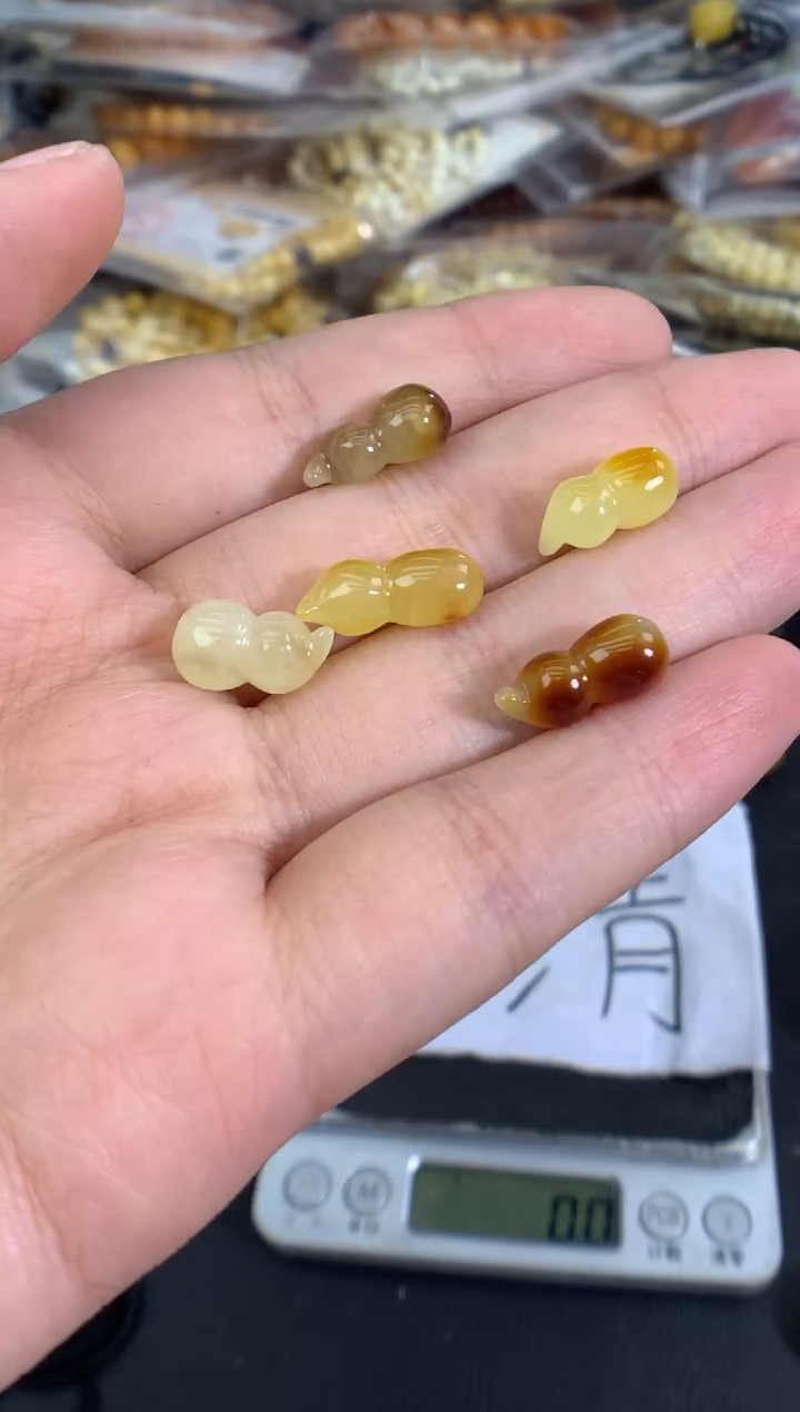 蜜蜡未镶嵌珠宝奇石多样性发一件