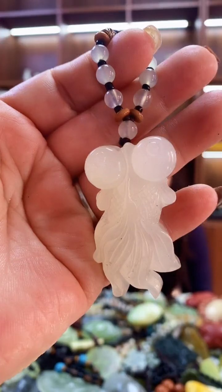 未镶嵌蛇纹石玉吊坠 