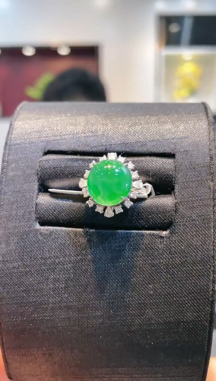 【闪购商品】翡翠颈饰18K金镶嵌A15天然A货翡翠戒指