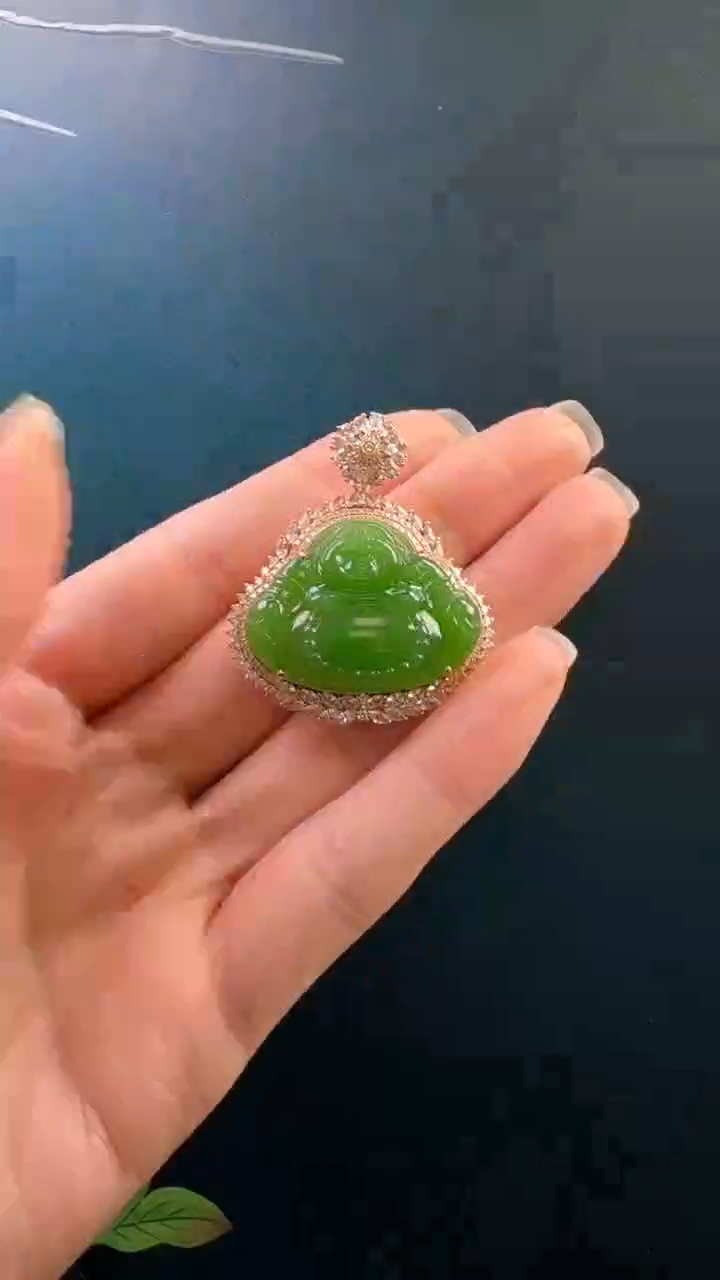 颈饰18K金镶嵌和田玉吊坠