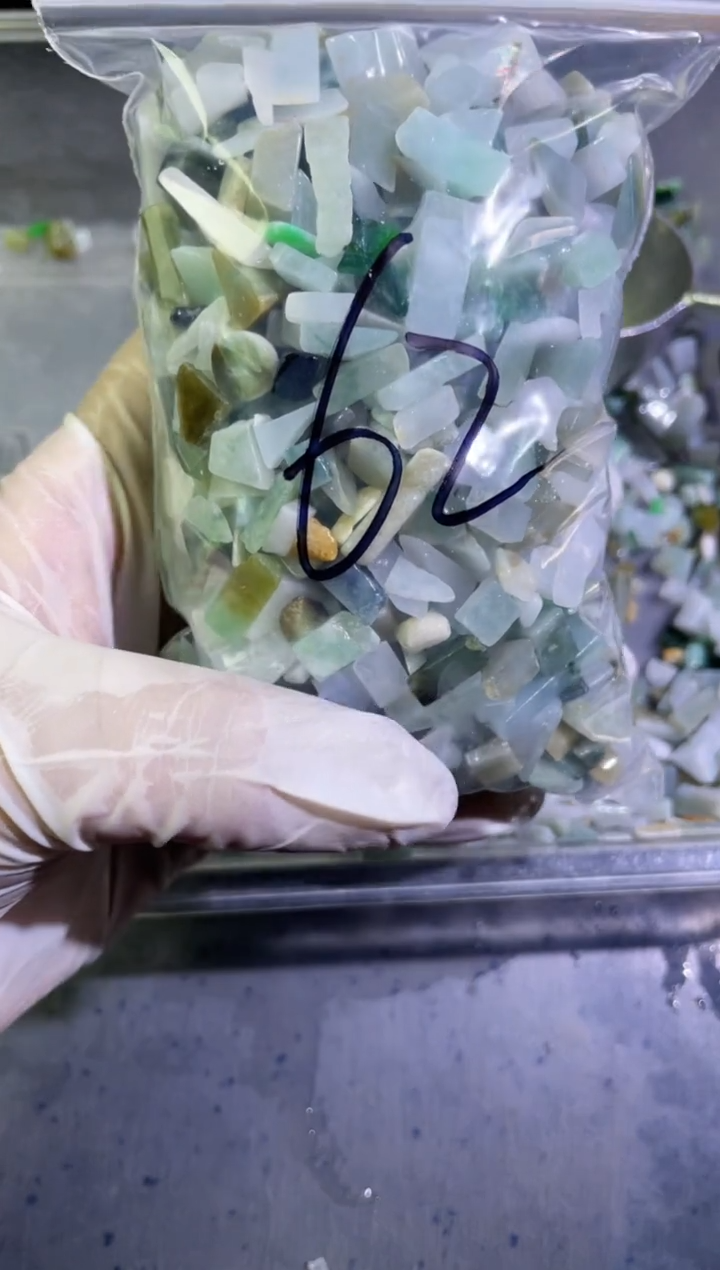 【闪购商品】翡翠颈饰未镶嵌天然翡翠迷你号500克62