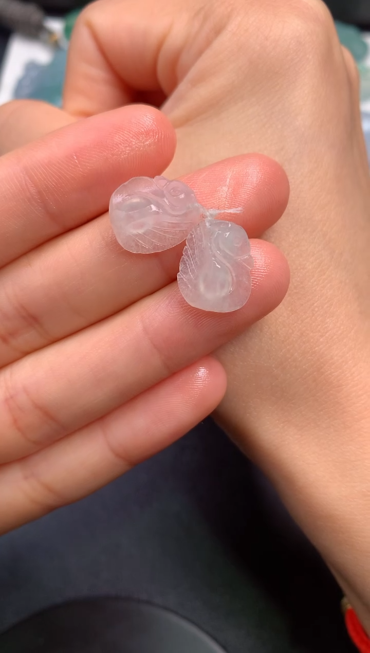 翡翠未镶嵌颈饰无鉴赏期无证书