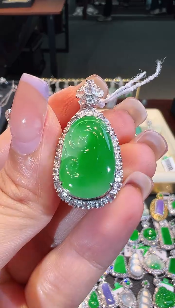 【闪购商品】翡翠吊坠(不含链)18K金镶嵌翡翠