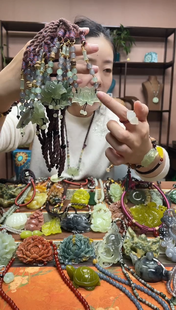 未镶嵌岫玉吊坠多样性发货发其中之一