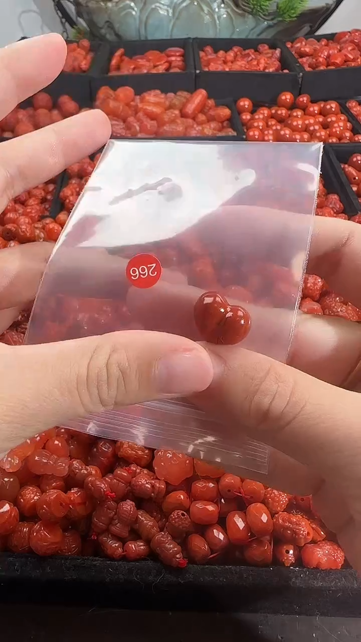 颈饰未镶嵌南红玛瑙1