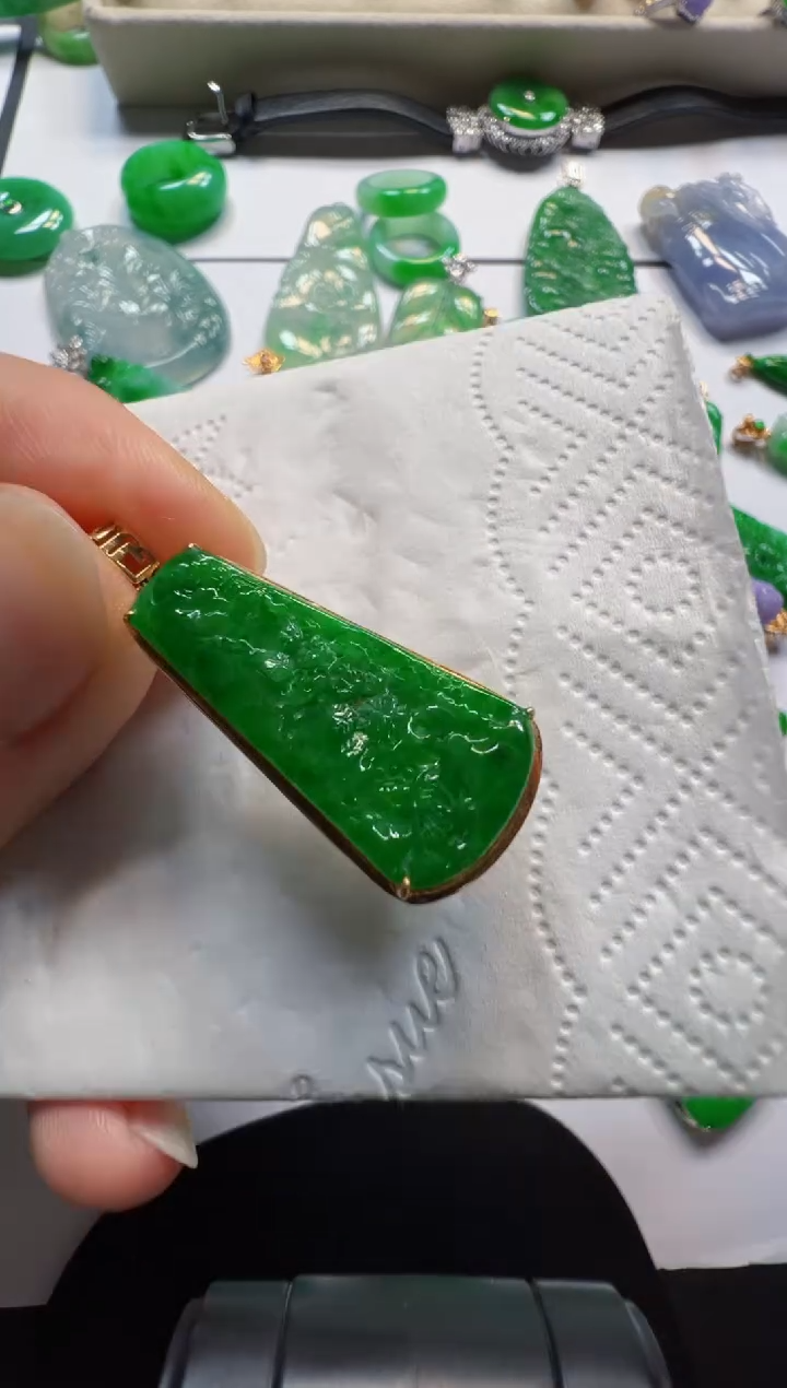 吊坠(不含链)18K金镶嵌翡翠1980