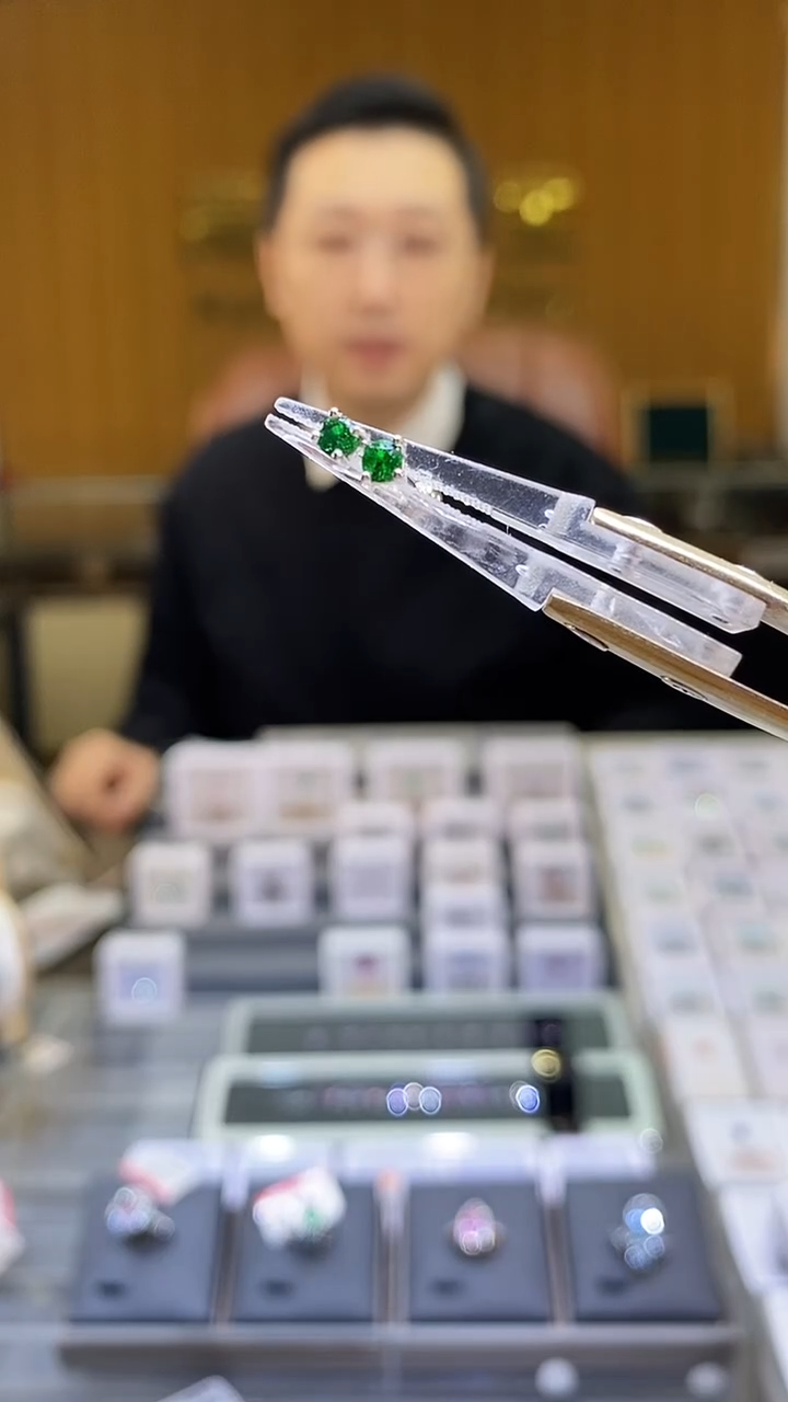 银S925镶嵌耳饰石榴石（沙弗莱）天然沙弗莱耳钉