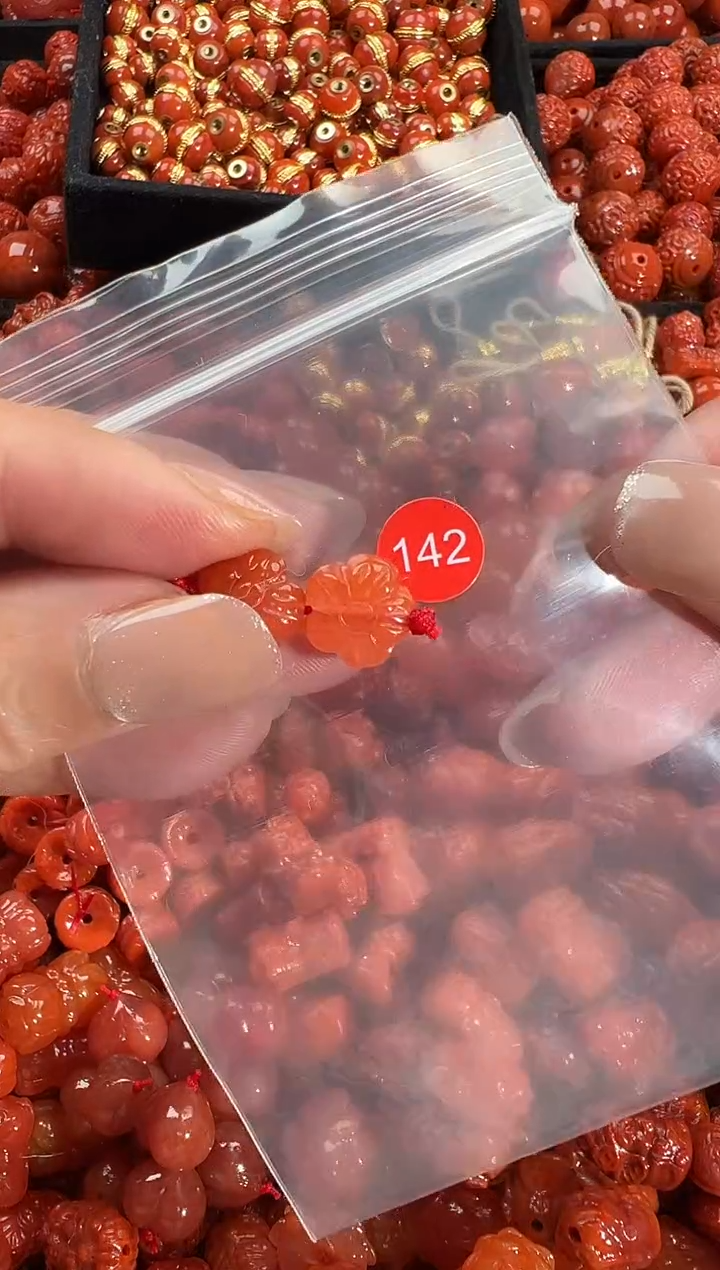 颈饰未镶嵌南红玛瑙1