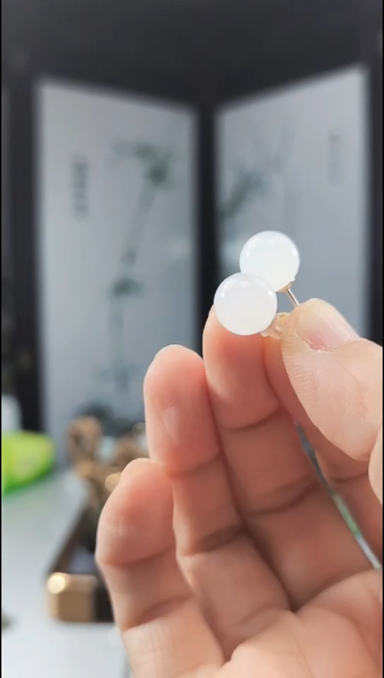 未镶嵌和田玉耳饰耳钉