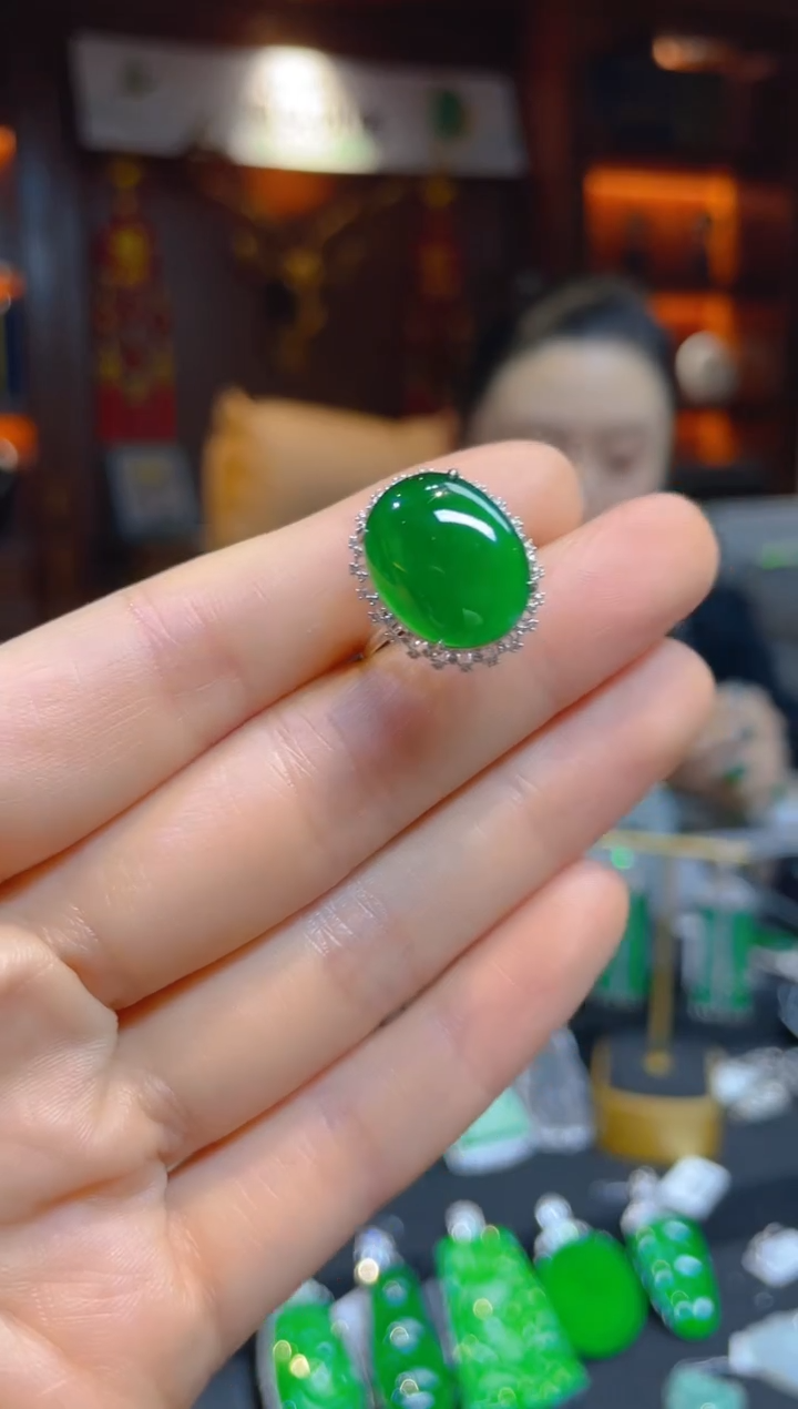 【闪购商品】翡翠戒指18K金镶嵌114176天然A货翡翠蛋面戒指