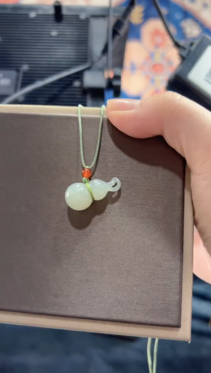 吊坠(赠链)未镶嵌和田玉葫芦吊坠