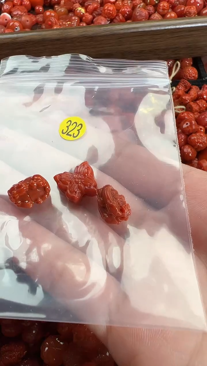 颈饰未镶嵌南红玛瑙1
