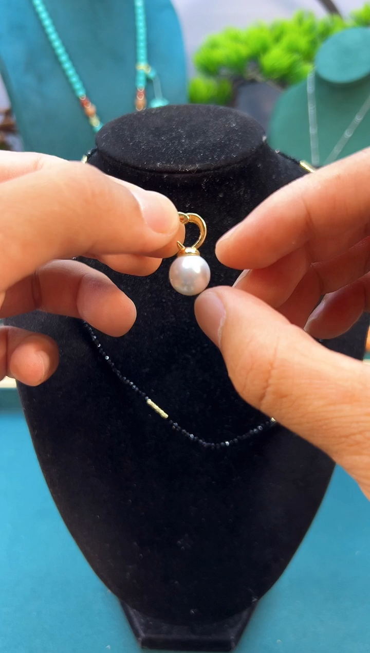 14K金镶嵌颈饰尖晶石X241       