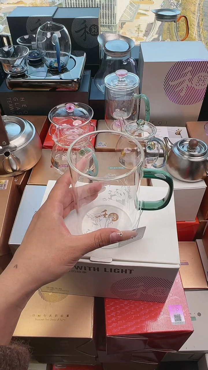 @@福荣绿茶杯墨绿色熊猫戏竹