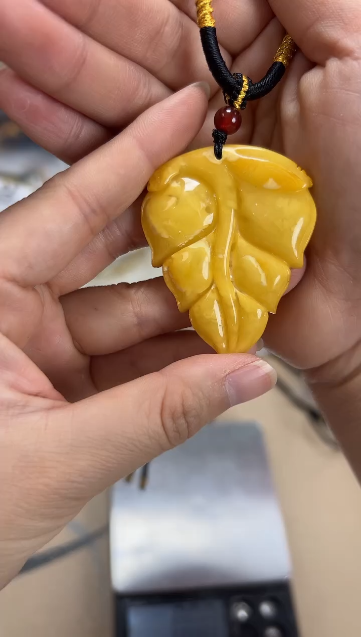 【闪购商品】琥珀裸石未镶嵌蜜蜡吊坠