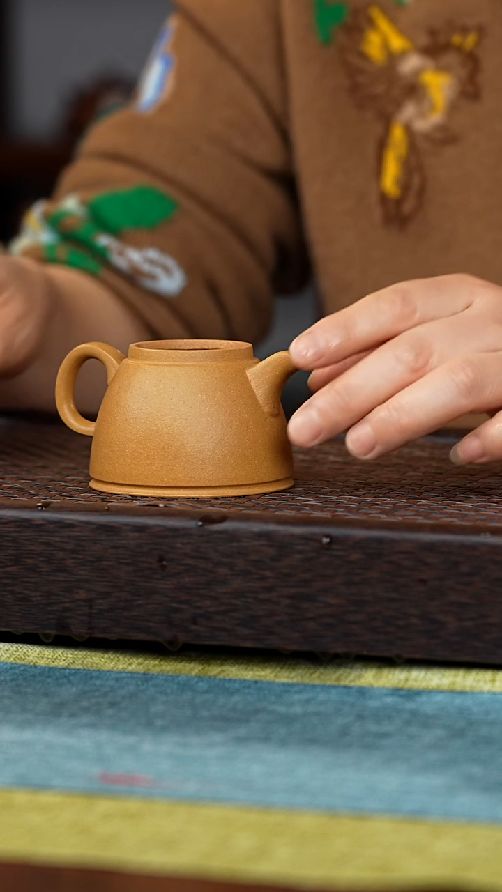 【闪购商品】紫砂茶壶鱼罩段泥150cc