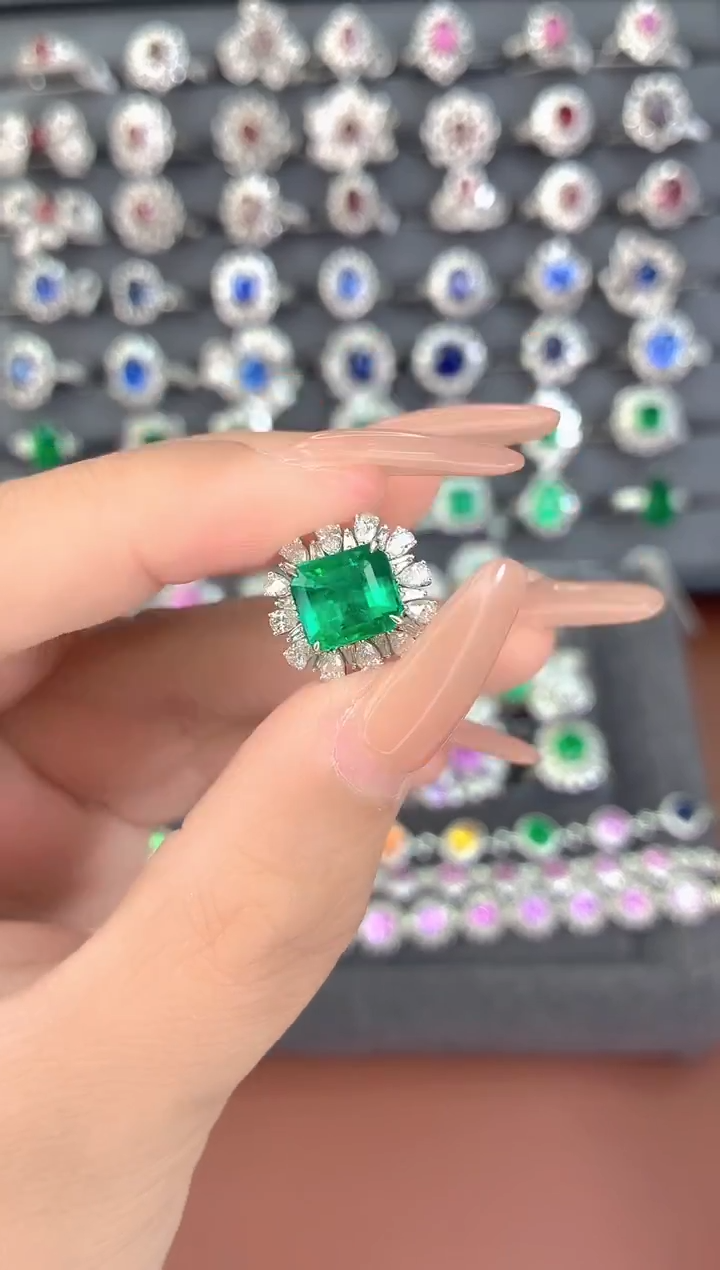 18K金镶嵌戒指祖母绿-