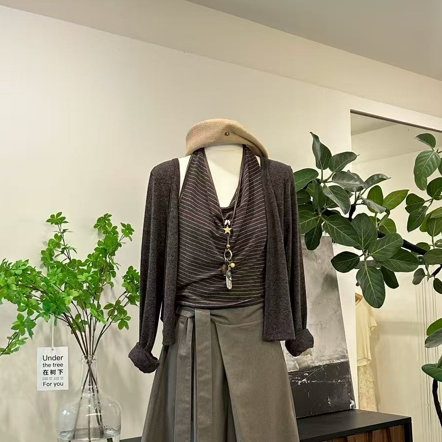 【梨泰院线条】韩版时尚挂脖条纹拼接显瘦设计感百搭上衣-752