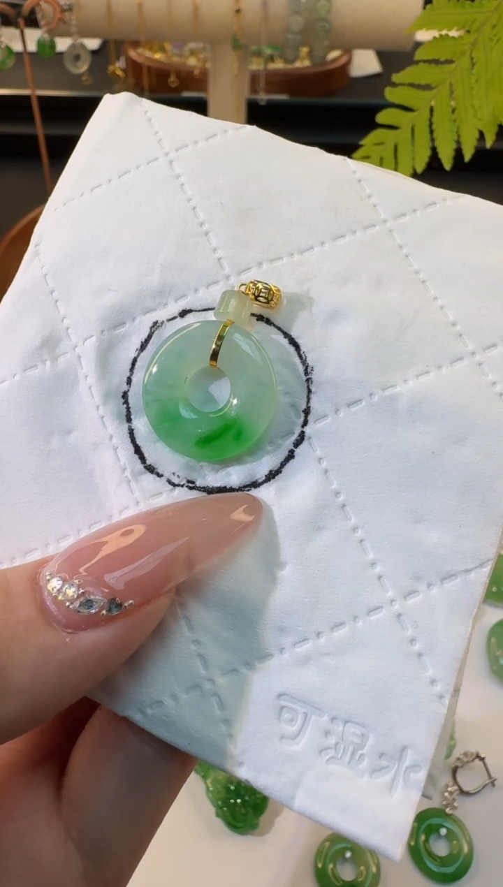 【闪购商品】翡翠颈饰18K金镶嵌缅甸翡翠A货挂件