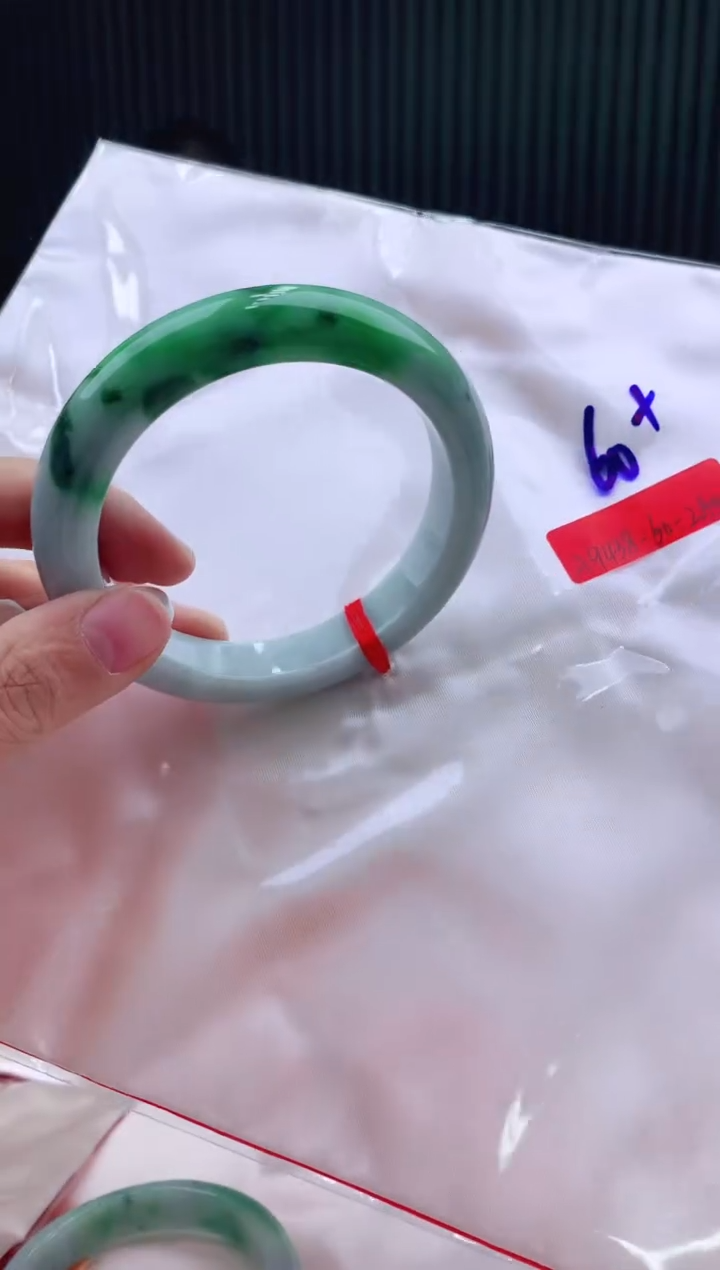 未镶嵌手镯翡翠60+