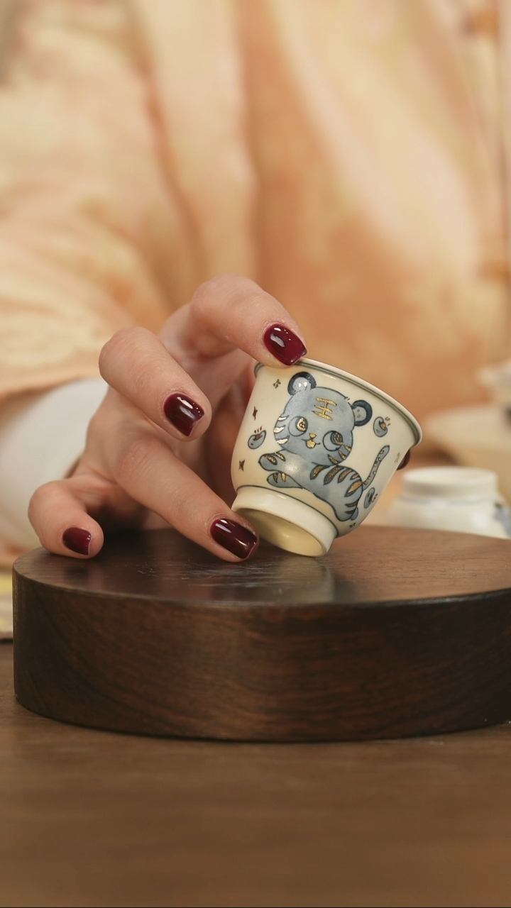 【闪购商品】景德镇手工山隅生肖老虎杯
