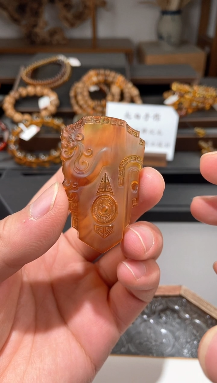 【闪购商品】琥珀颈饰未镶嵌仿古龙牌