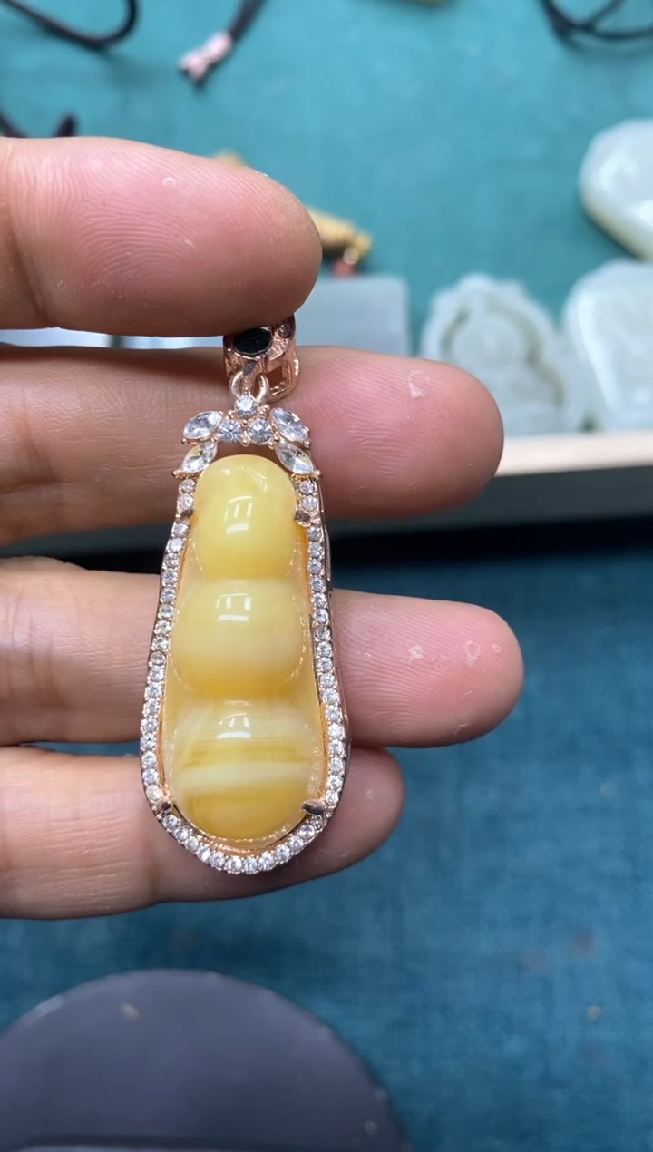 【闪购商品】蜜蜡裸石未镶嵌挂件