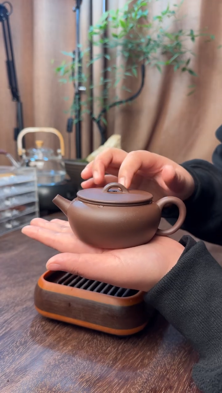 茶壶紫砂大彬诗意-半手工制-黄龙山紫泥-40目-容量：180CC