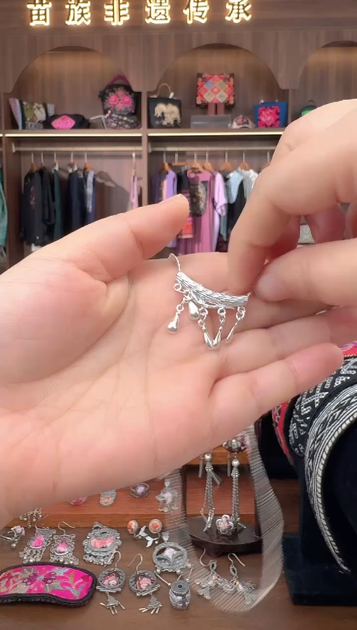 【闪购商品】织绣扶光苗绣传承135