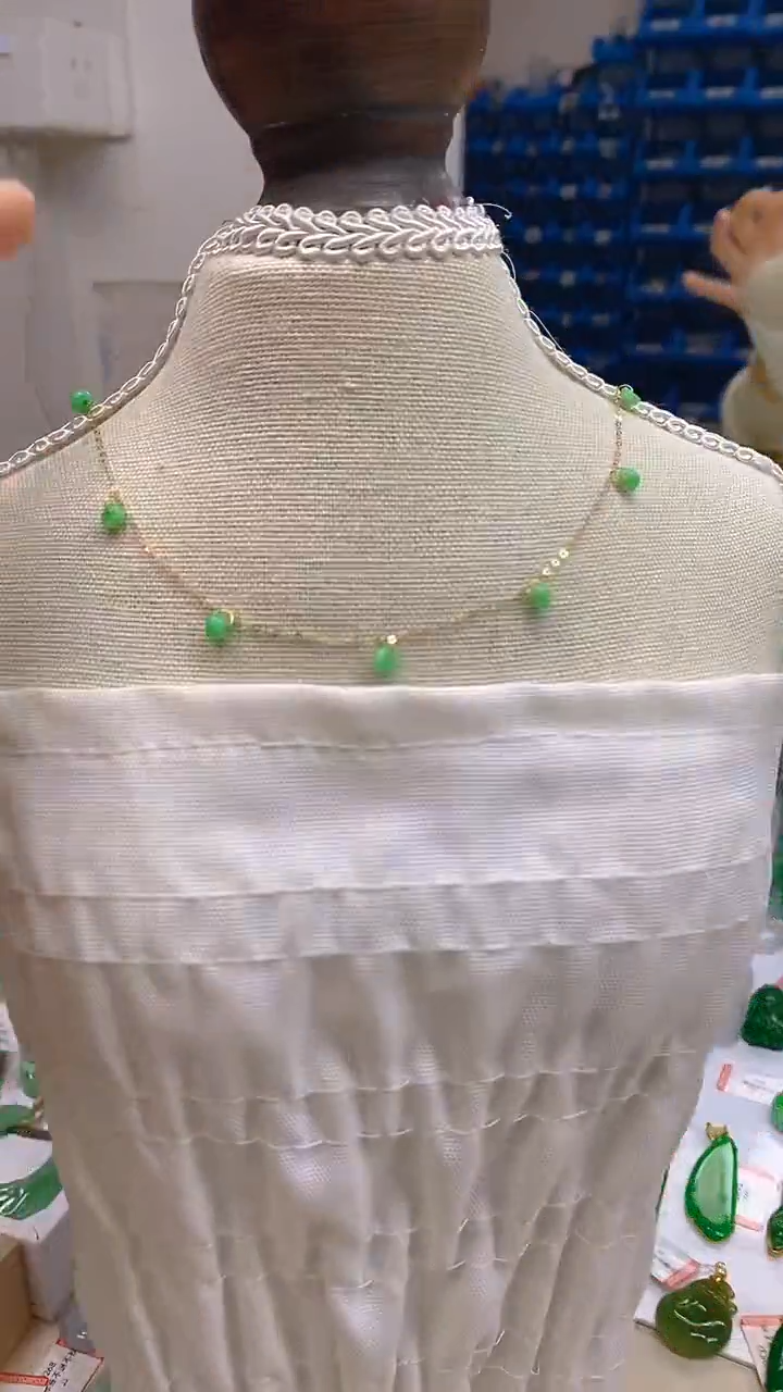 颈饰18K金镶嵌翡翠新号开播 全场乱卖