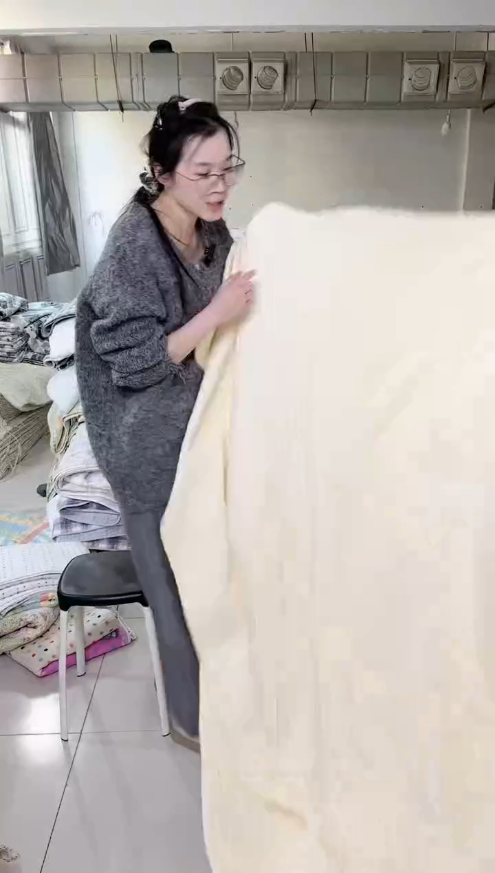 棉230*250府绸奶油黄刺绣
