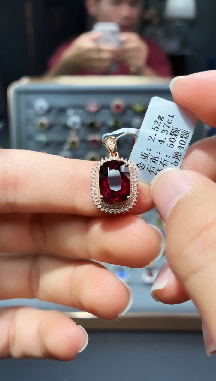 颈饰18K金镶嵌碧玺4.37.