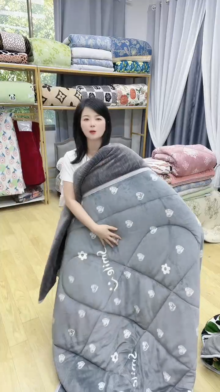 法兰绒180*200笑脸被子