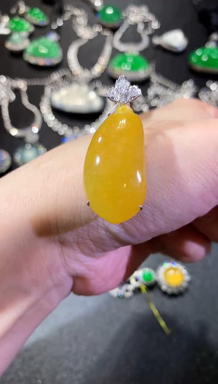 【闪购商品】翡翠吊坠(不含链)18K金镶嵌79-瓜瓜