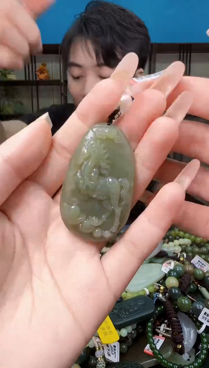 颈饰未镶嵌和田玉1