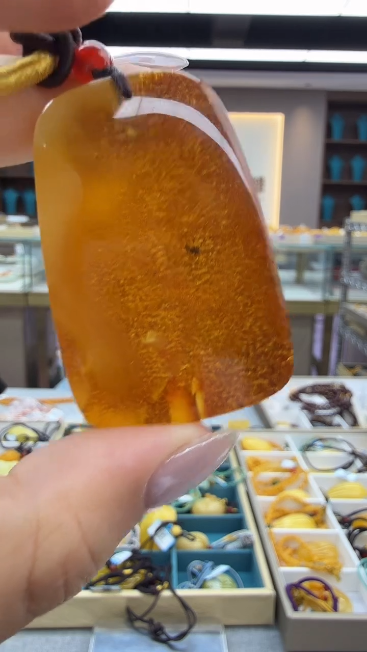 琥珀颈饰未镶嵌162秒拍号 假一罚三 