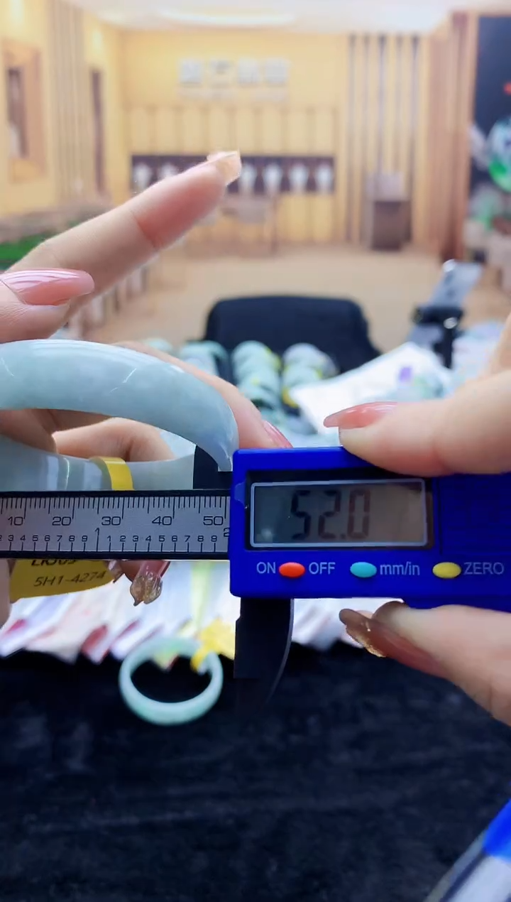 【闪购商品】翡翠手镯未镶嵌    0280120408