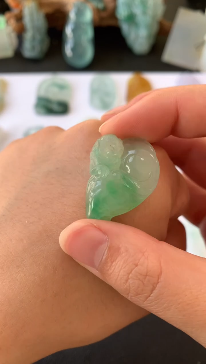 【闪购商品】定制翡翠未镶嵌翡翠城