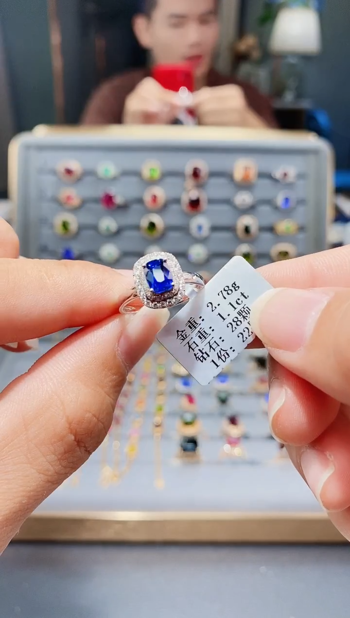 戒指蓝宝石18K金镶嵌1.1..