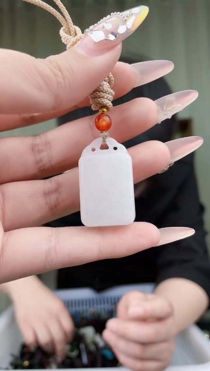 【闪购商品】和田玉挂件未镶嵌拍一发一，多样性发货！