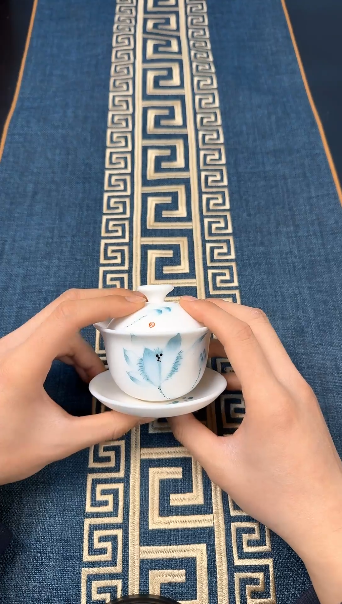 【闪购商品】羊脂玉手绘荷花盖碗