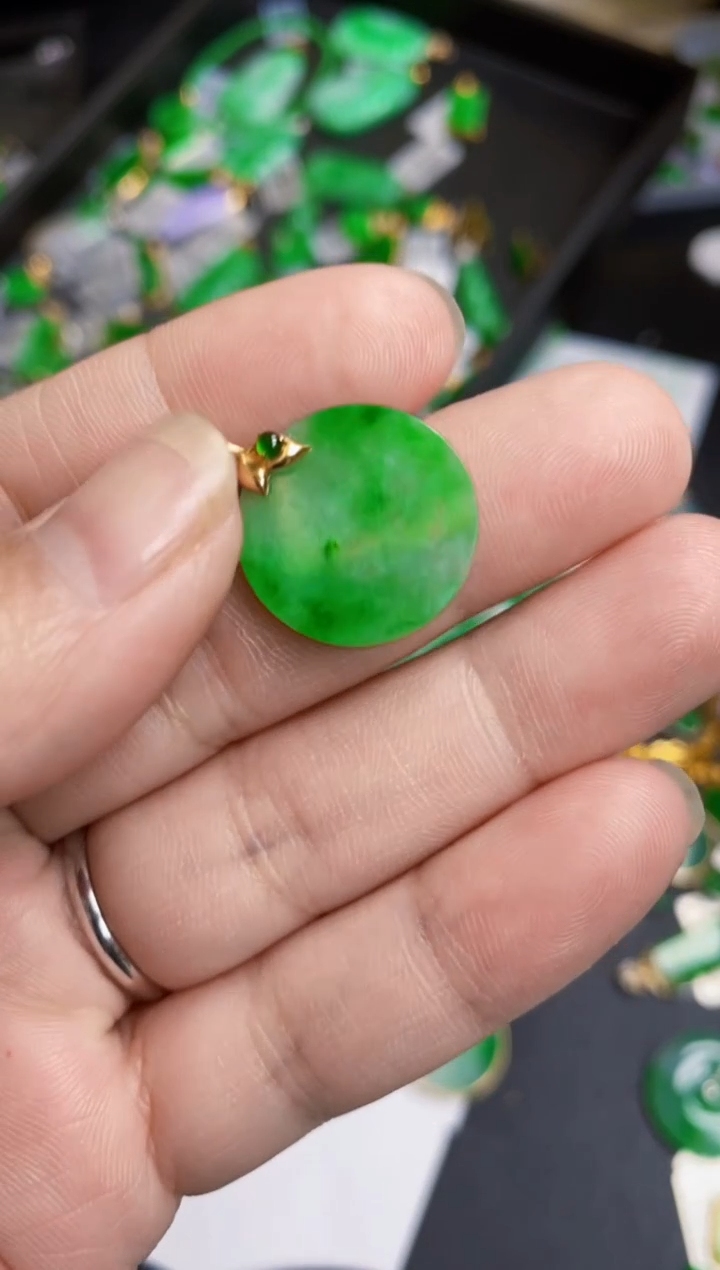 【闪购商品】翡翠颈饰18K金镶嵌吊坠