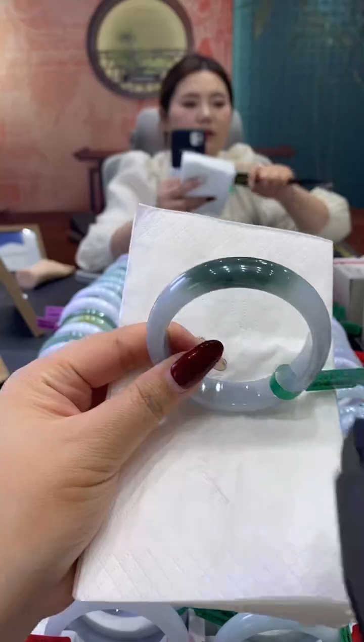 【闪购商品】翡翠手镯未镶嵌多人009008