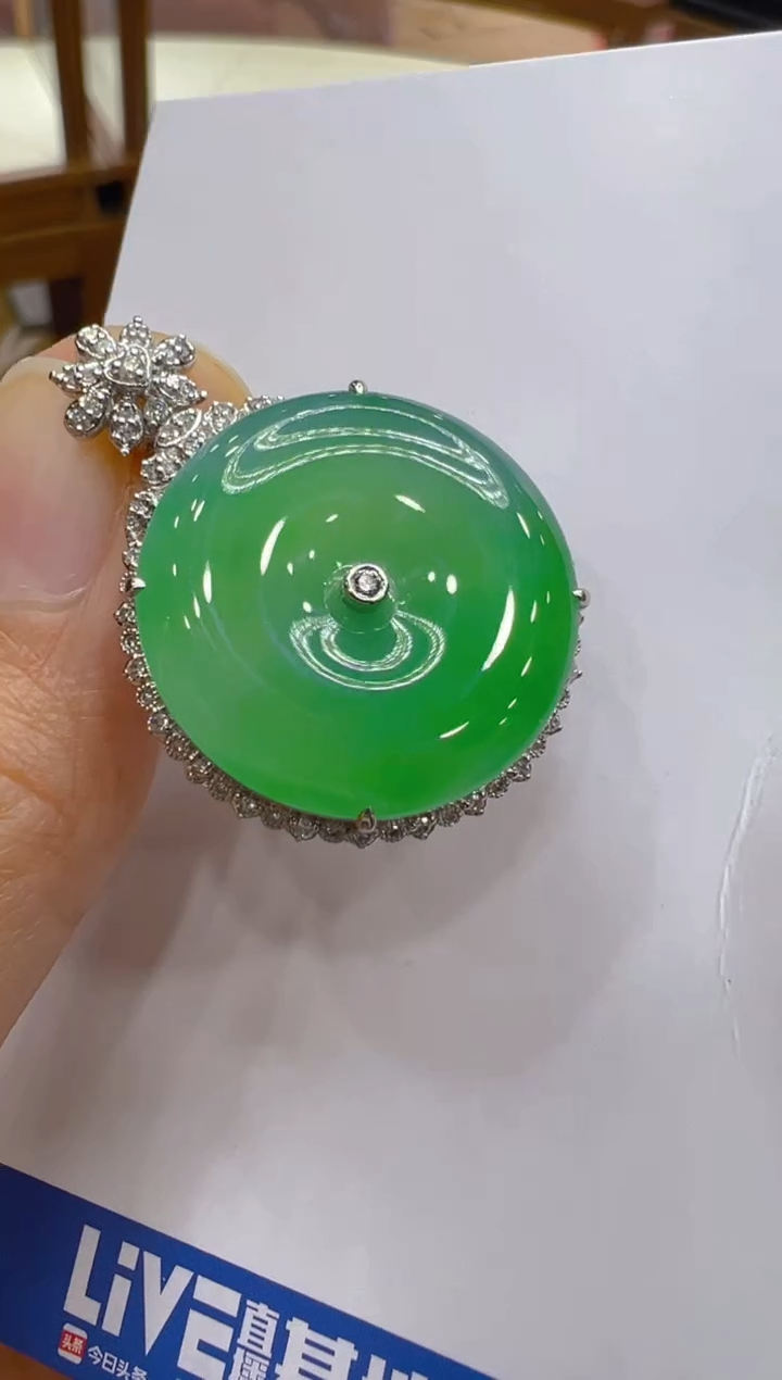 吊坠(不含链)18K金镶嵌翡翠多样性团购发一件