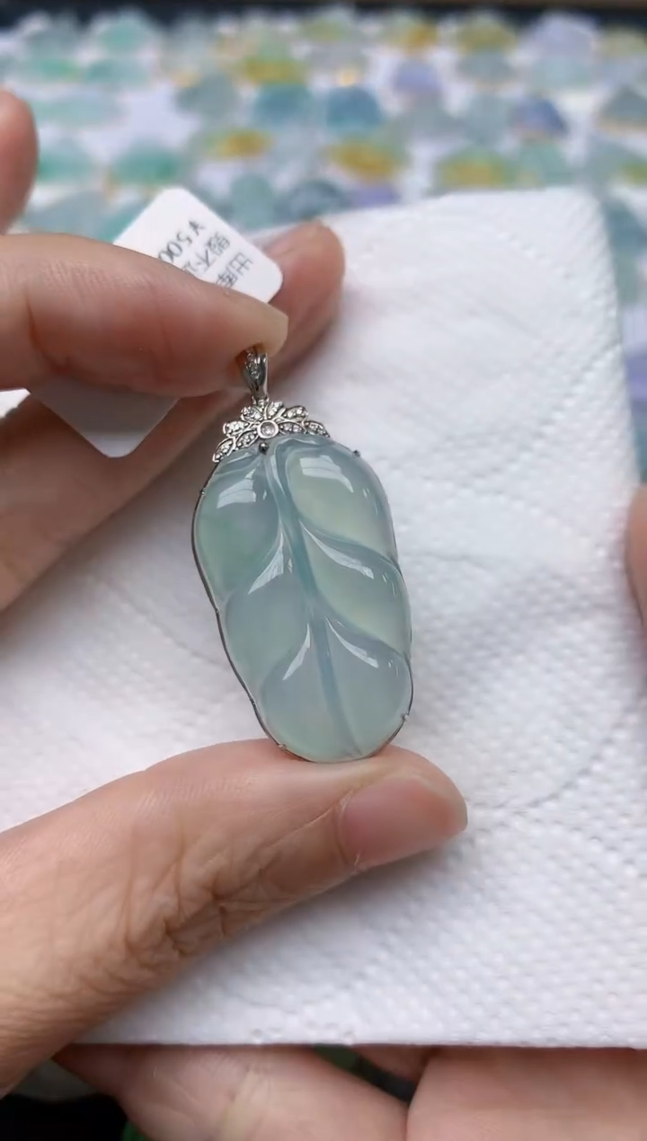 翡翠18K金镶嵌颈饰天然缅甸A货翡翠