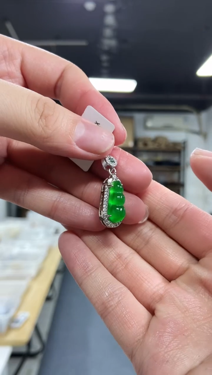 【闪购商品】翡翠吊坠(不含链)未镶嵌多样性发其一颜色微差