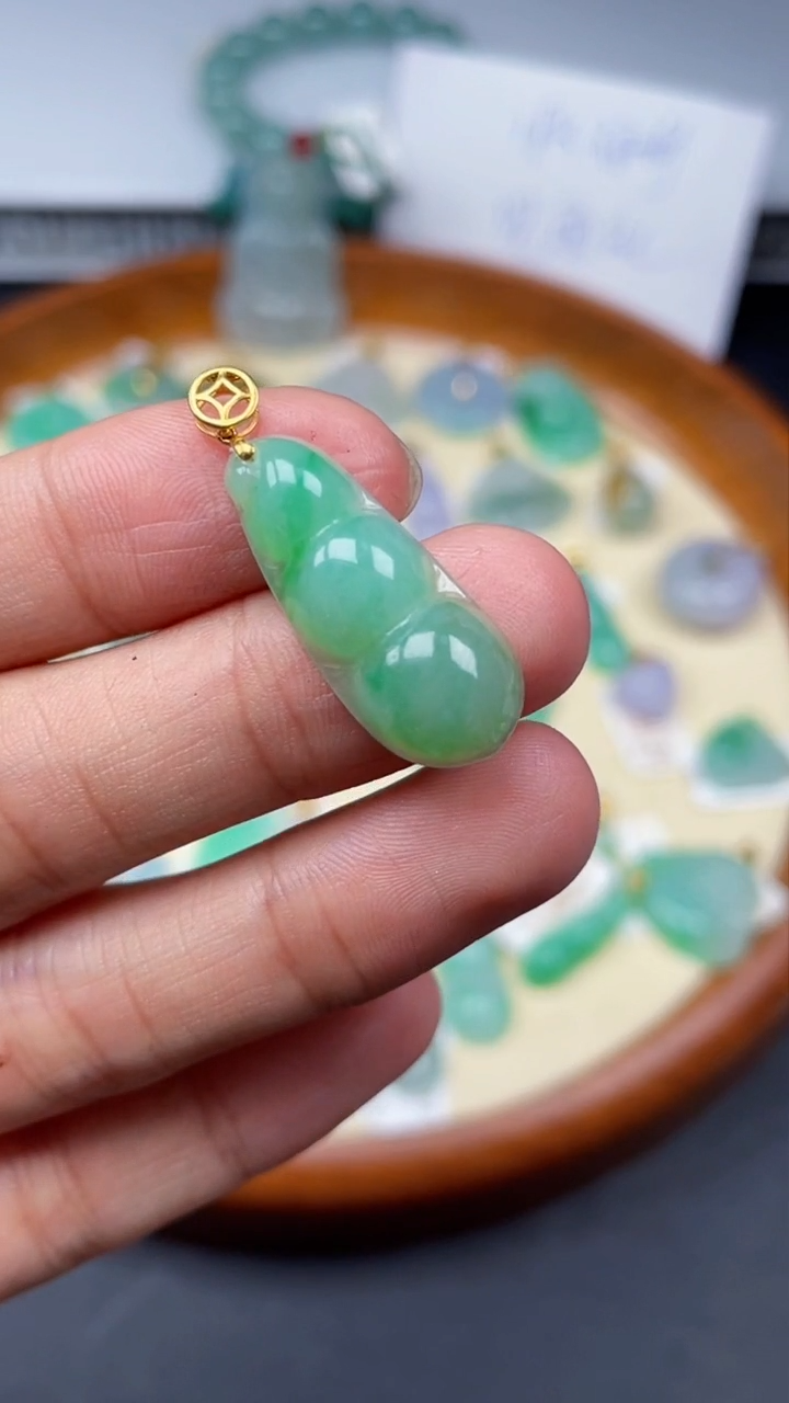 【闪购商品】翡翠颈饰18K金镶嵌豆子