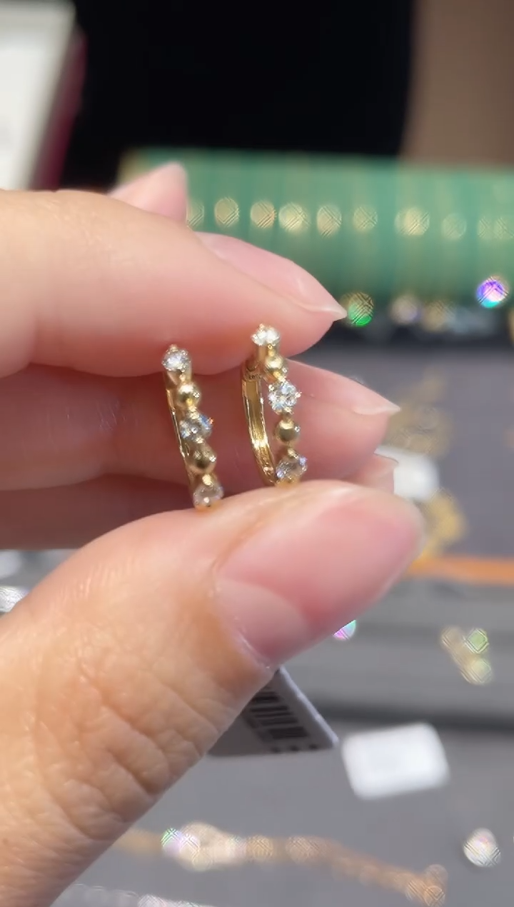 【闪购商品】钻石耳饰18K金镶嵌X豆蔻年华钻石耳包